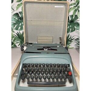 VTG Olivetti Underwood Teal Light Blue Studio 44 Manual Portable Typewriter Case